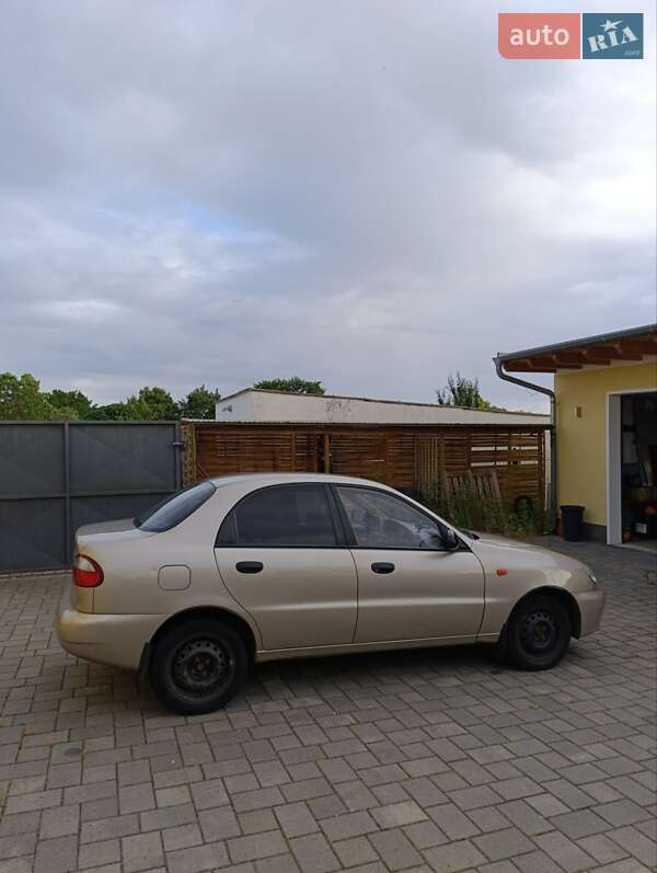 Седан Daewoo Lanos 2003 в Киеве