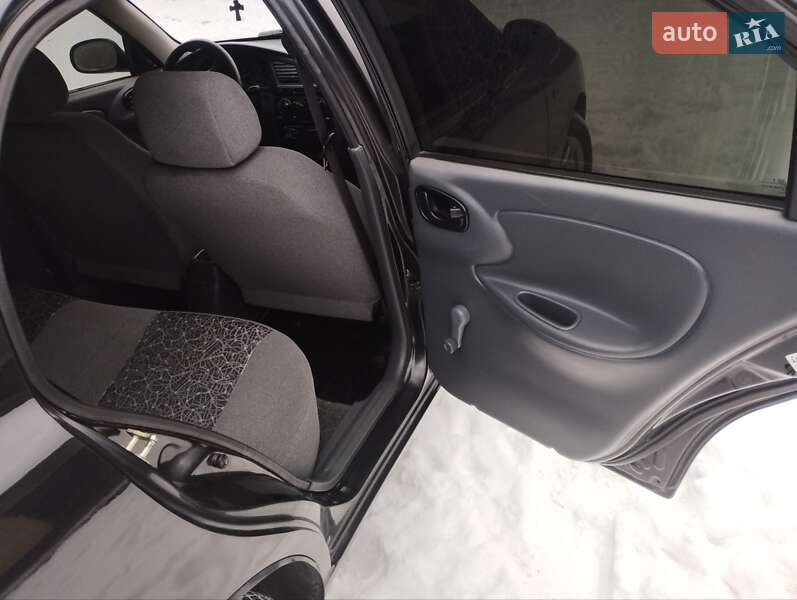 Седан Daewoo Lanos 2009 в Монастыриске