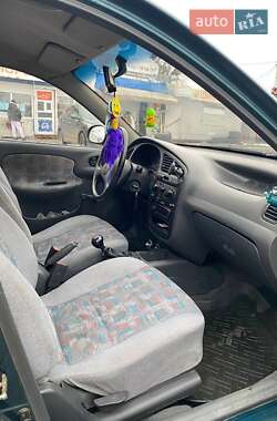 Седан Daewoo Lanos 2002 в Киеве