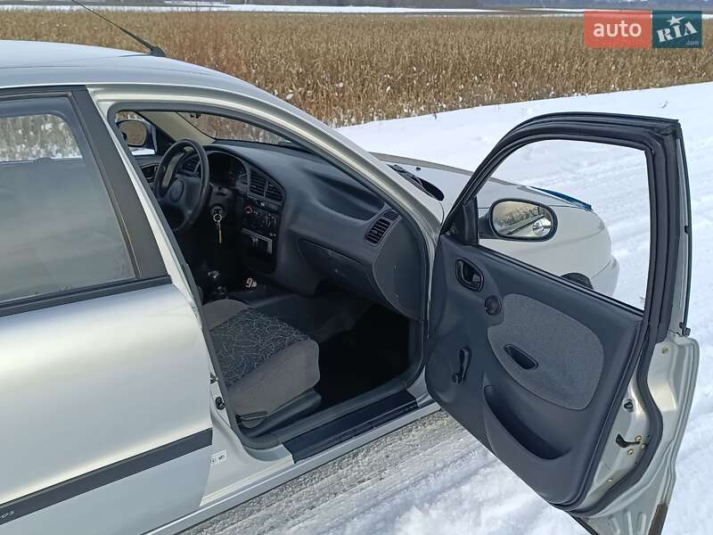 Седан Daewoo Lanos 2006 в Ромнах