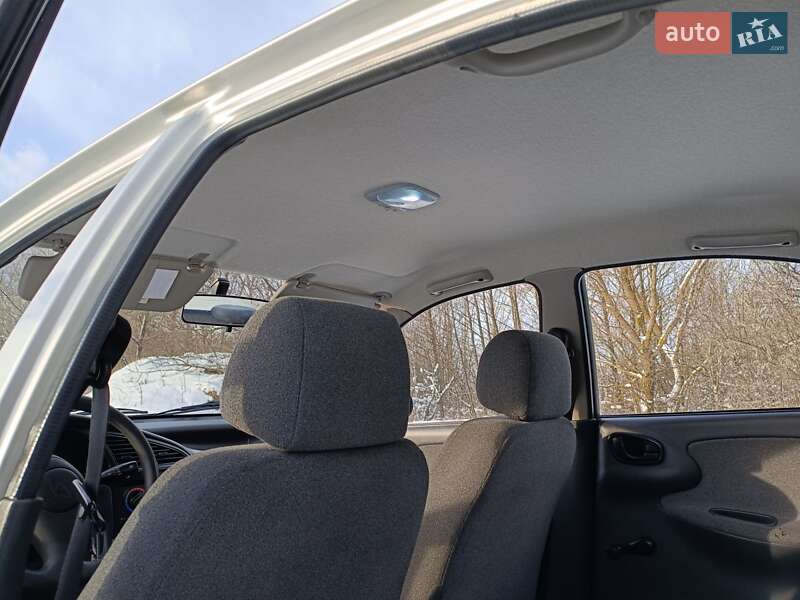 Седан Daewoo Lanos 2006 в Ромнах