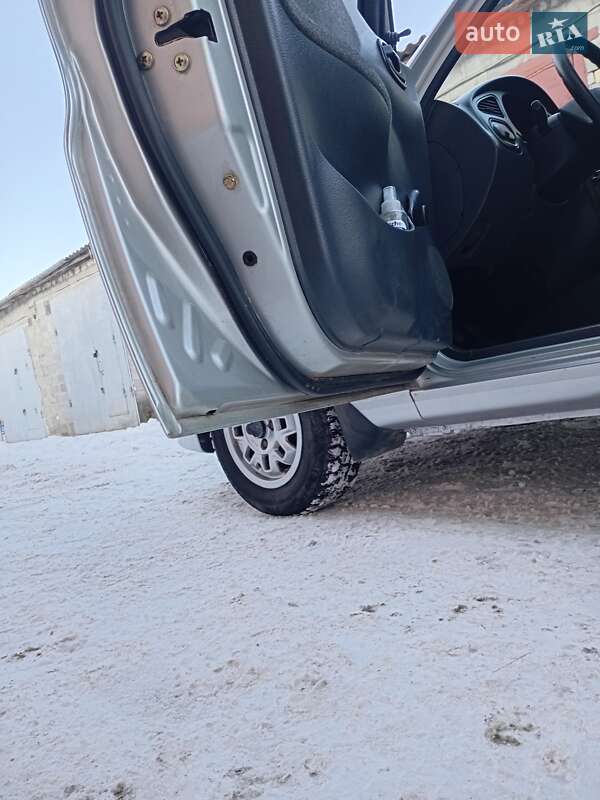 Седан Daewoo Lanos 2004 в Житомирі