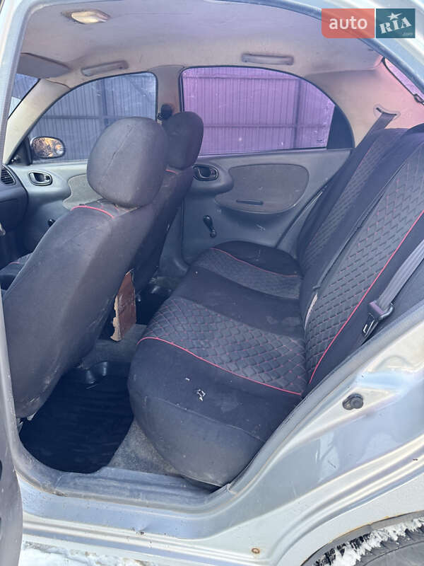 Седан Daewoo Lanos 2005 в Ровно