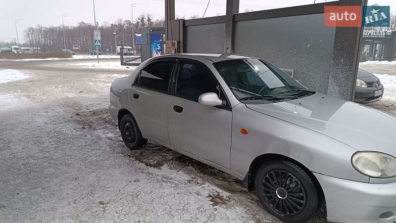 Седан Daewoo Lanos 2002 в Житомире