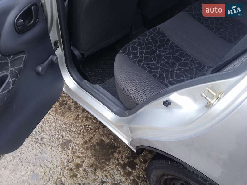 Седан Daewoo Lanos 2003 в Прилуках