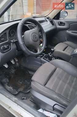 Седан Daewoo Lanos 2005 в Горішніх Плавнях