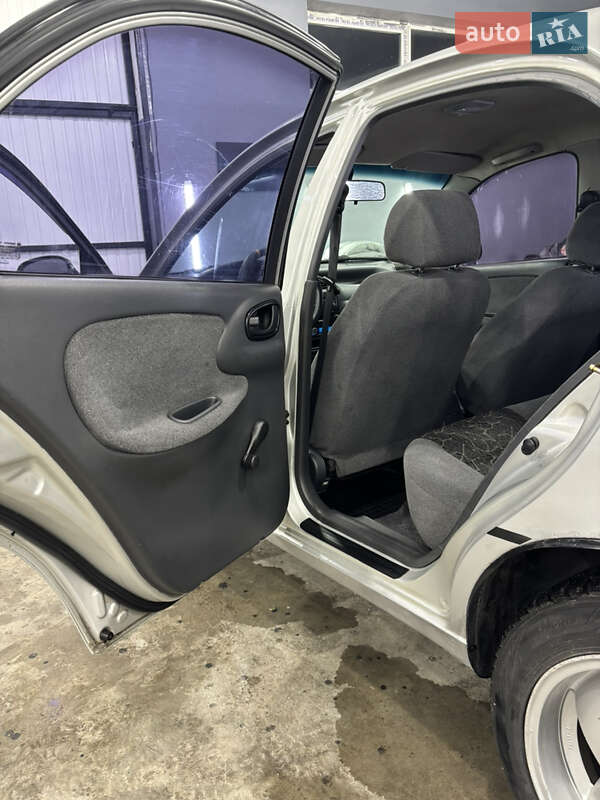 Седан Daewoo Lanos 2004 в Киеве