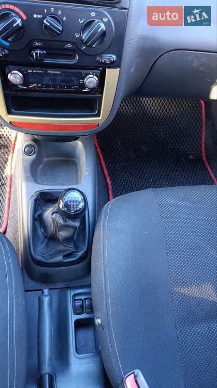 Седан Daewoo Lanos 2004 в Сновську