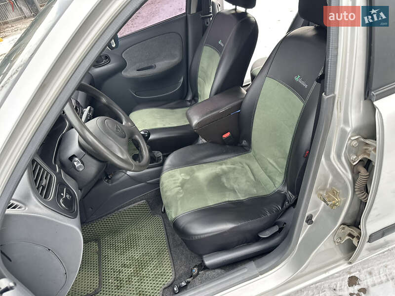 Седан Daewoo Lanos 2004 в Кривом Роге