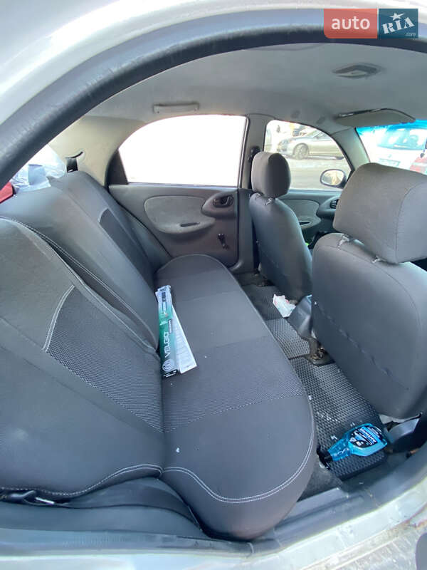 Седан Daewoo Lanos 2004 в Житомире