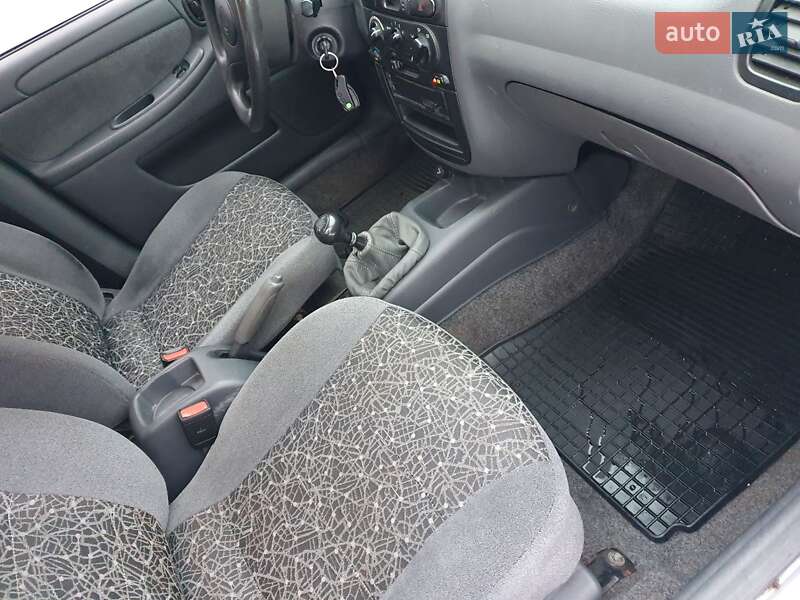 Седан Daewoo Lanos 2011 в Києві