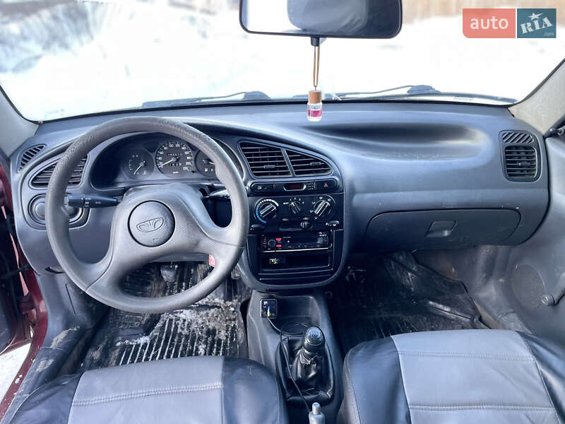 Седан Daewoo Lanos 2002 в Кременце