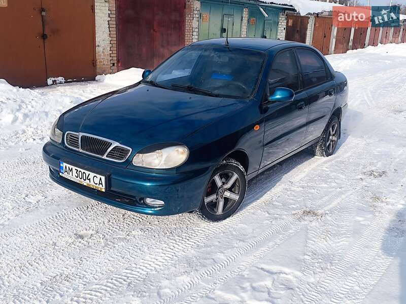 2005 Daewoo Lanos, VIN Y6DTF69YD6W261537:plate — фото 1 (autoria)