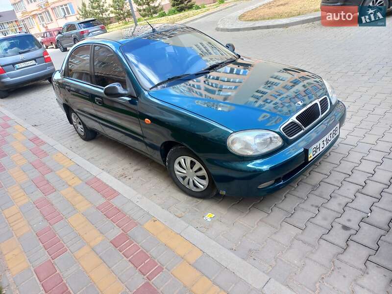 Седан Daewoo Lanos 2003 в Южному