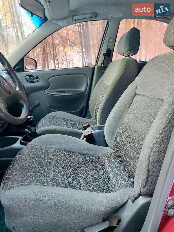 Седан Daewoo Lanos 2009 в Тростянці