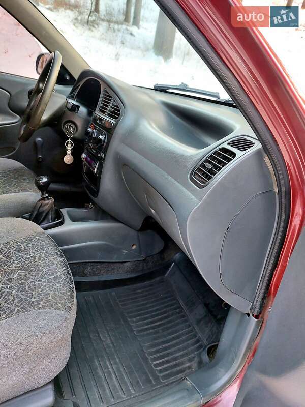 Седан Daewoo Lanos 2009 в Тростянці