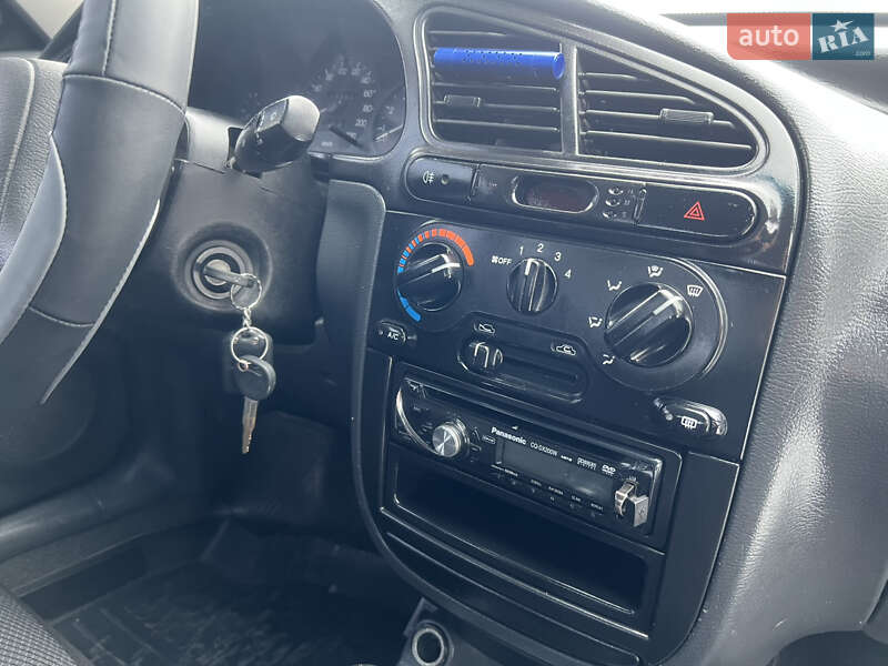 Седан Daewoo Lanos 2003 в Изяславе