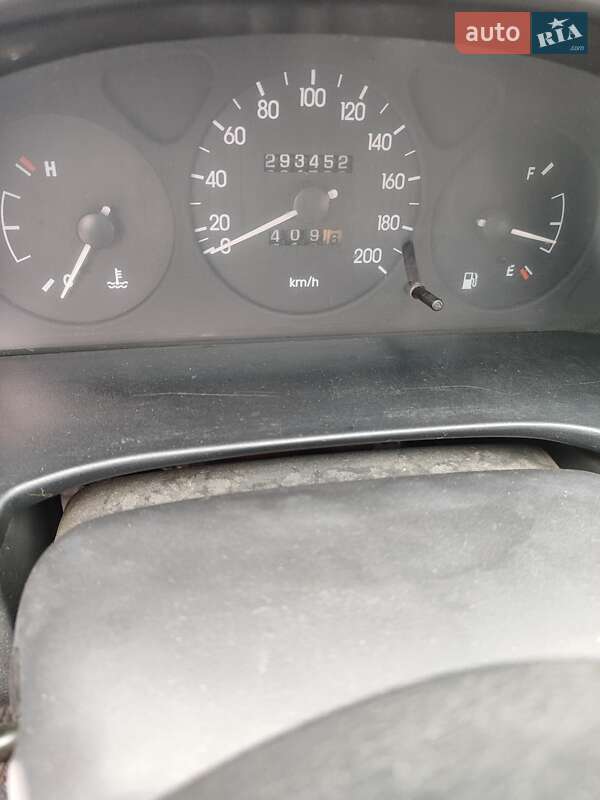 Седан Daewoo Lanos 1998 в Львові