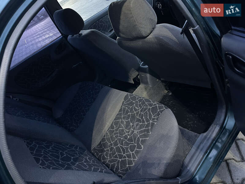 Седан Daewoo Lanos 2006 в Мукачевому