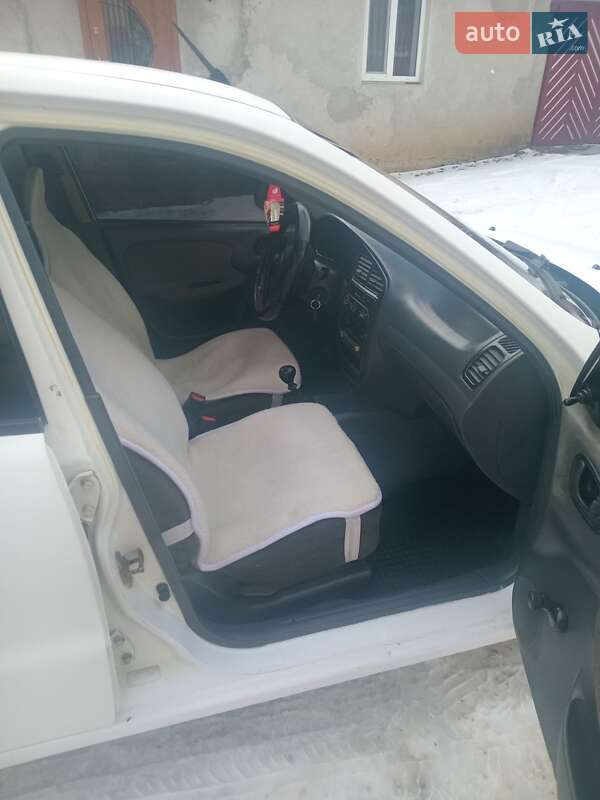 Седан Daewoo Lanos 2004 в Борщеві