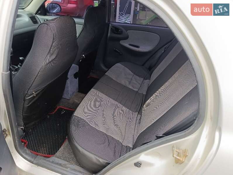 Седан Daewoo Lanos 2004 в Кропивницькому