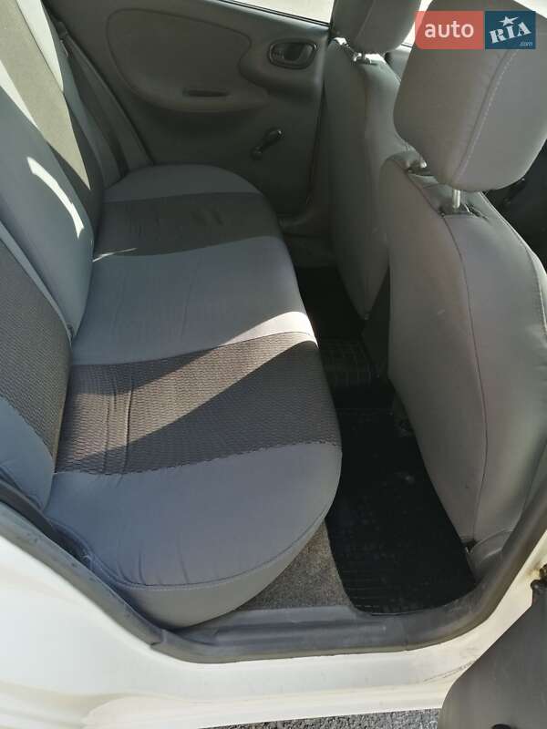 Седан Daewoo Lanos 2005 в Дніпрі