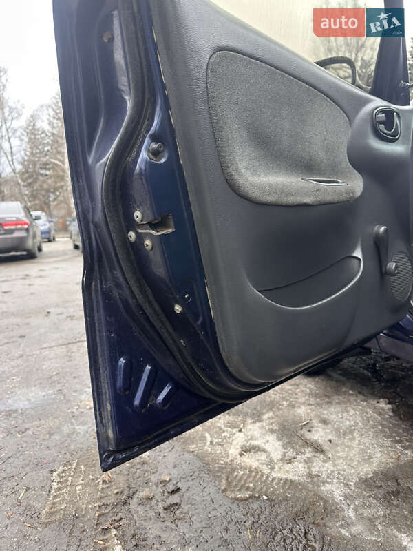 Седан Daewoo Lanos 2001 в Полтаві