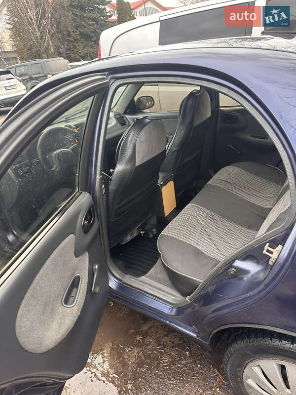 Седан Daewoo Lanos 2001 в Полтаві