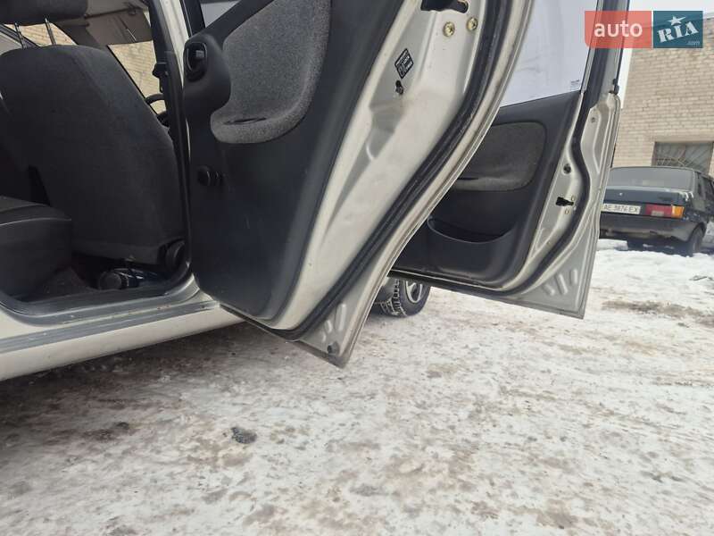 Седан Daewoo Lanos 2006 в Дніпрі