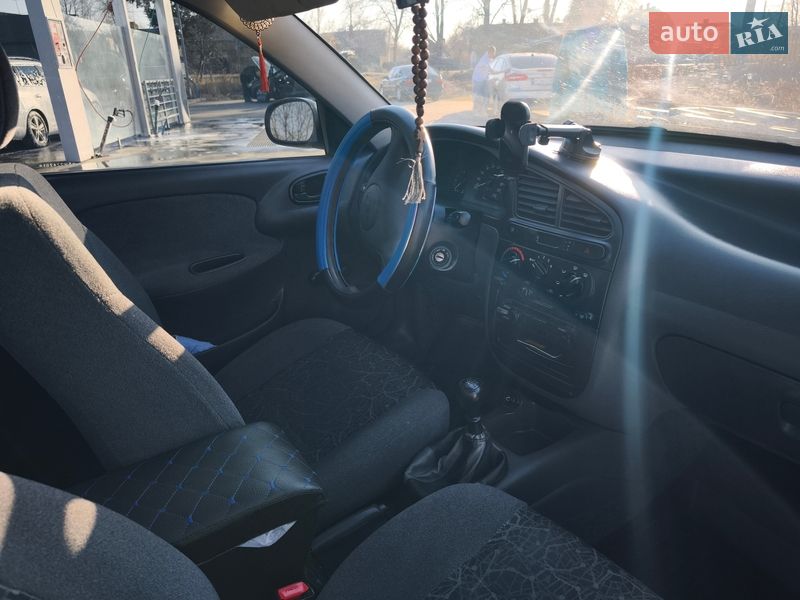 Седан Daewoo Lanos 2004 в Стрию