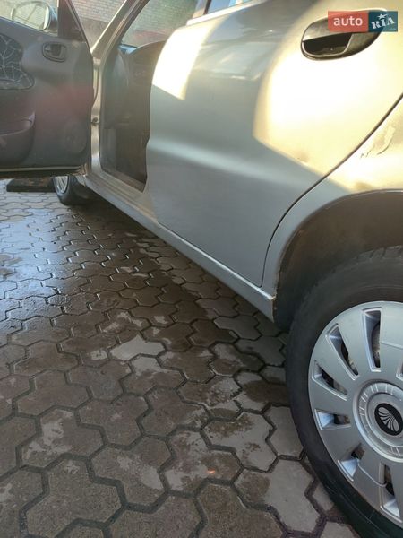 Седан Daewoo Lanos 2001 в Киеве