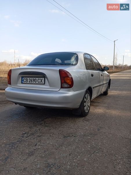 Седан Daewoo Lanos 2006 в Мені