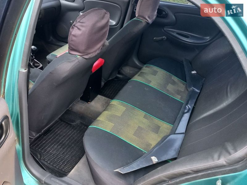 Седан Daewoo Lanos 1998 в Ужгороде