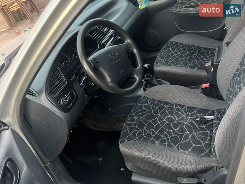 Седан Daewoo Lanos 2004 в Кривом Роге