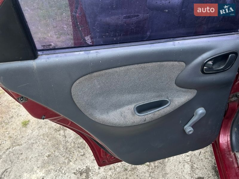 Седан Daewoo Lanos 2004 в Лановцах