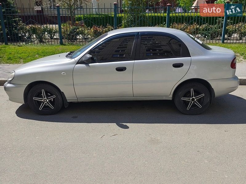 Седан Daewoo Lanos 2003 в Дніпрі