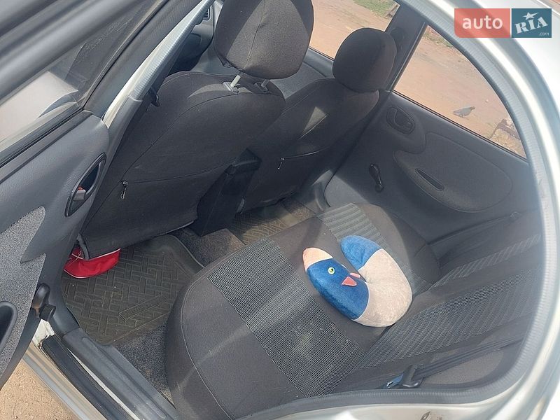 Седан Daewoo Lanos 2004 в Чернигове