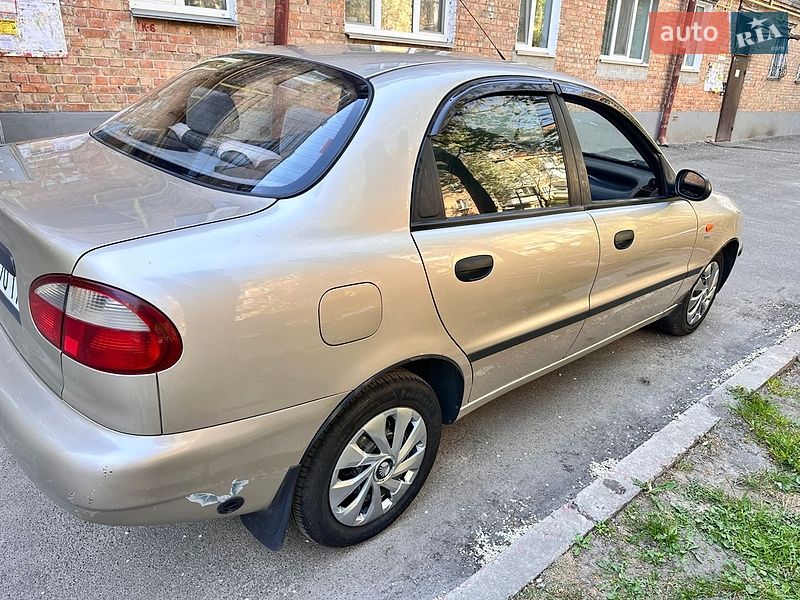 Седан Daewoo Lanos 2004 в Киеве