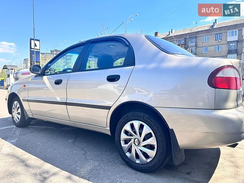 Седан Daewoo Lanos 2004 в Киеве