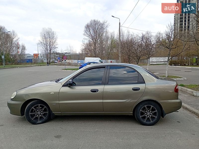 Седан Daewoo Lanos 2004 в Киеве