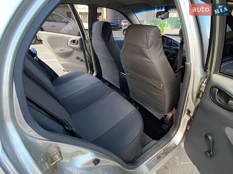 Седан Daewoo Lanos 2004 в Киеве