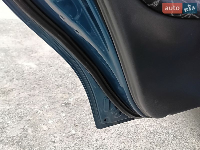 Седан Daewoo Lanos 2001 в Львове