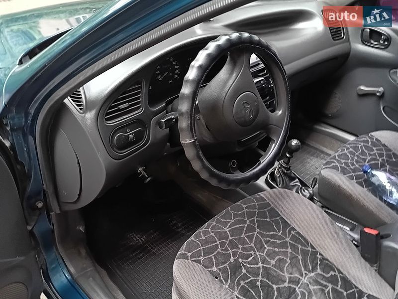 Седан Daewoo Lanos 2001 в Львове