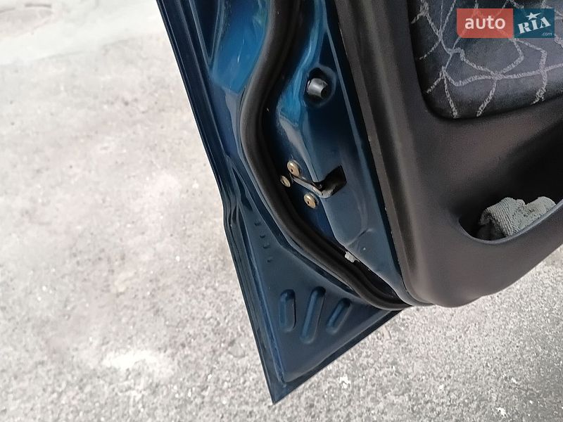 Седан Daewoo Lanos 2001 в Львове