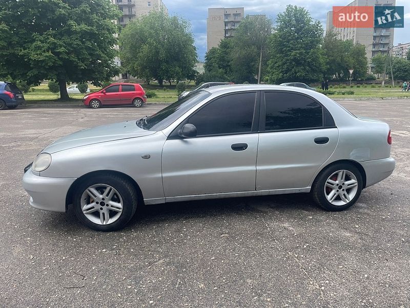 Седан Daewoo Lanos 2004 в Лозовій