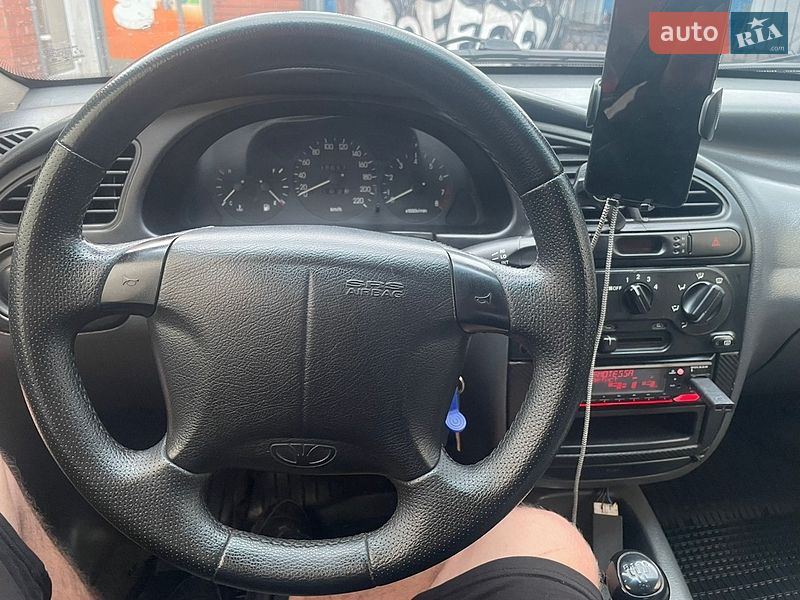 Седан Daewoo Lanos 2004 в Лозовій
