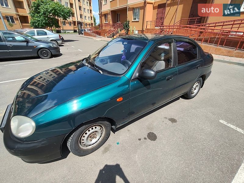 Седан Daewoo Lanos 2002 в Киеве