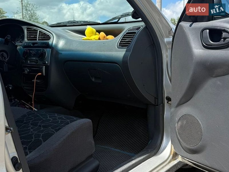 Седан Daewoo Lanos 2004 в Кривом Роге