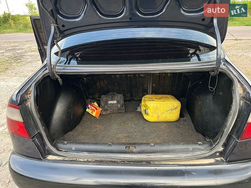 Седан Daewoo Lanos 2003 в Варві
