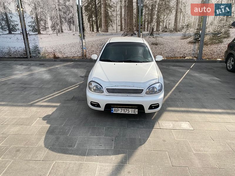 Седан Daewoo Lanos 1998 в Запоріжжі